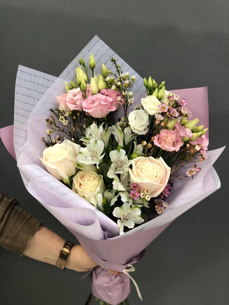 Букет цветов из: Альстромерии, Розы и Лизиантусы в Хреновом