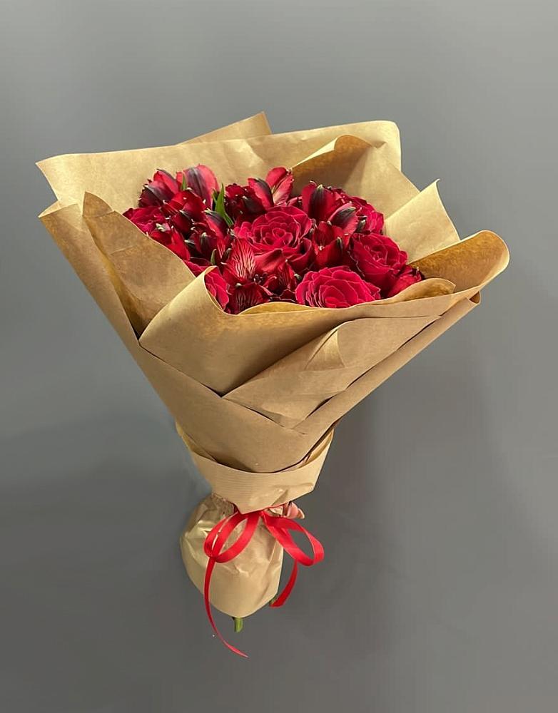 Букет цветов из: Альстромерии и Розы в Хреновом