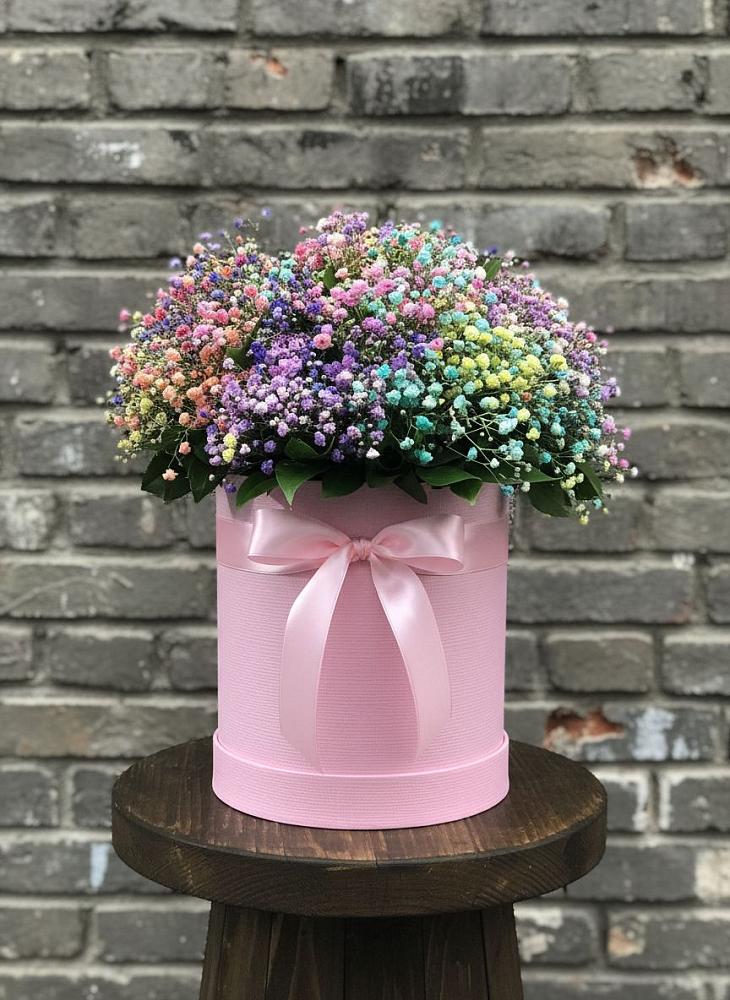 Цветочная композиция из Гипсофила и Розы в шляпной коробке в Хреновом