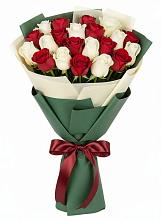 Букет Микс из красных и белых роз в Хреновом