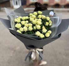 Букет Белые кустовые розы Солинеро в Хреновом
