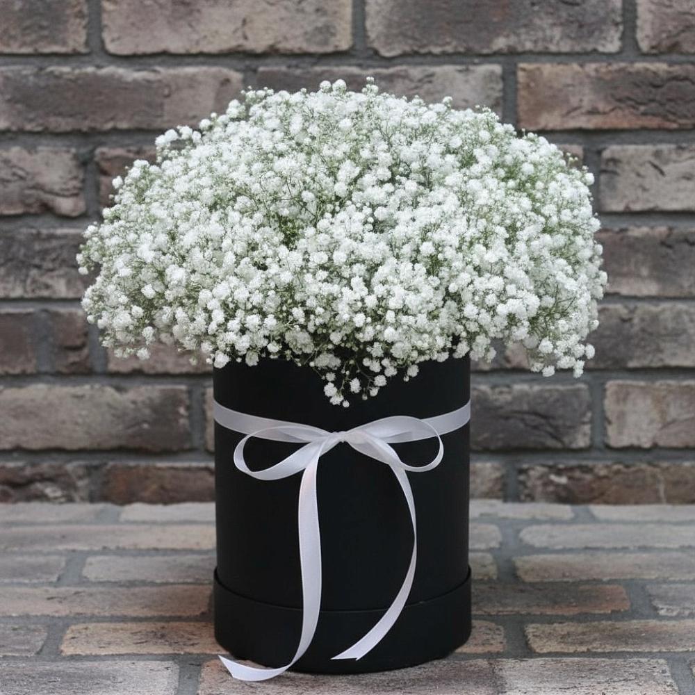 Цветочная композиция из Гипсофила в шляпной коробке в Хреновом