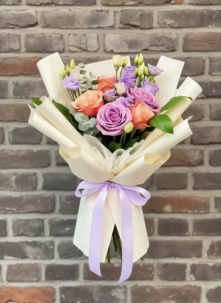 Букет цветов из: Лизиантусы и Розы в Хреновом