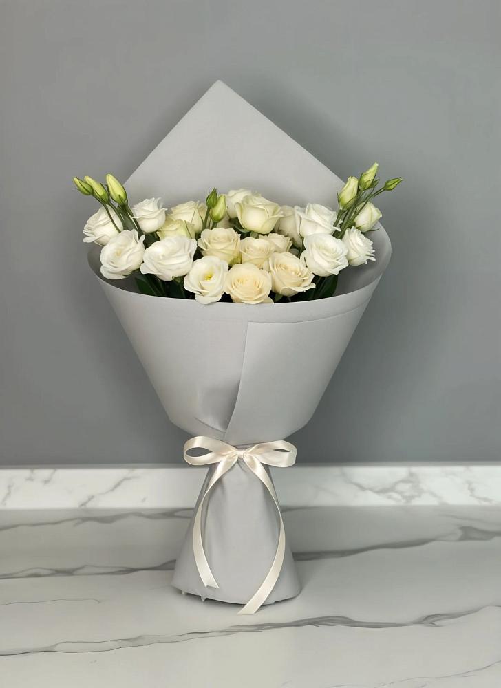 Букет цветов из: Розы и Лизиантусы в Хреновом