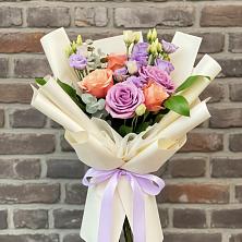 Букет цветов из:  Лизиантусы и Розы в Хреновом