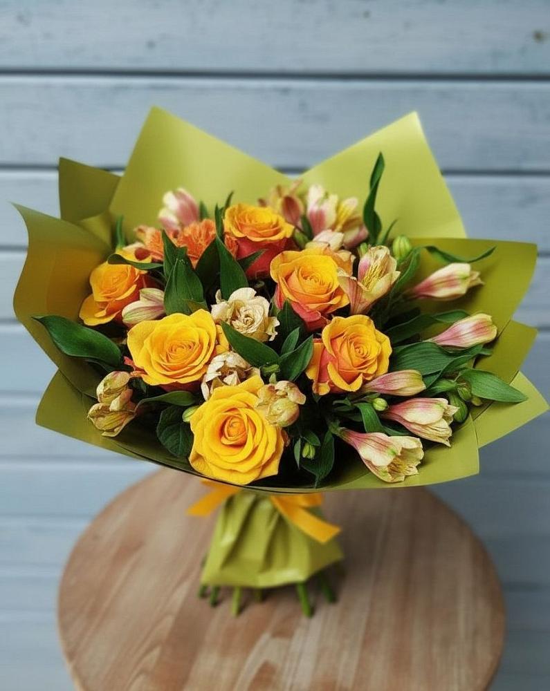 Букет цветов из: Альстромерии и Розы в Хреновом