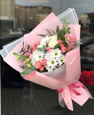 Букет цветов из: Розы, Лизиантусы и Хризантемы в Хреновом