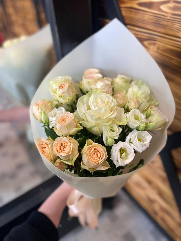 Букет цветов из: Розы и Лизиантусы в Хреновом